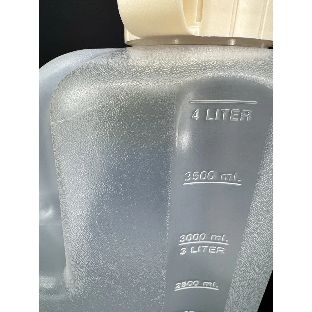 Vtg. Rubbermaid Servin Saver Pitcher/Jug 1 Gallon 4 Qt. #0231 Flip Top Lid‎